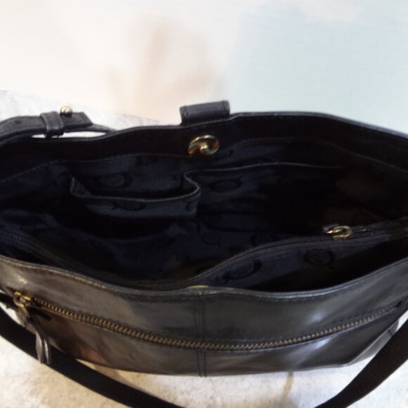 Born Black Leather Shoulder Bag with Adjustable Shoulder Straps - Picture 4 of 5